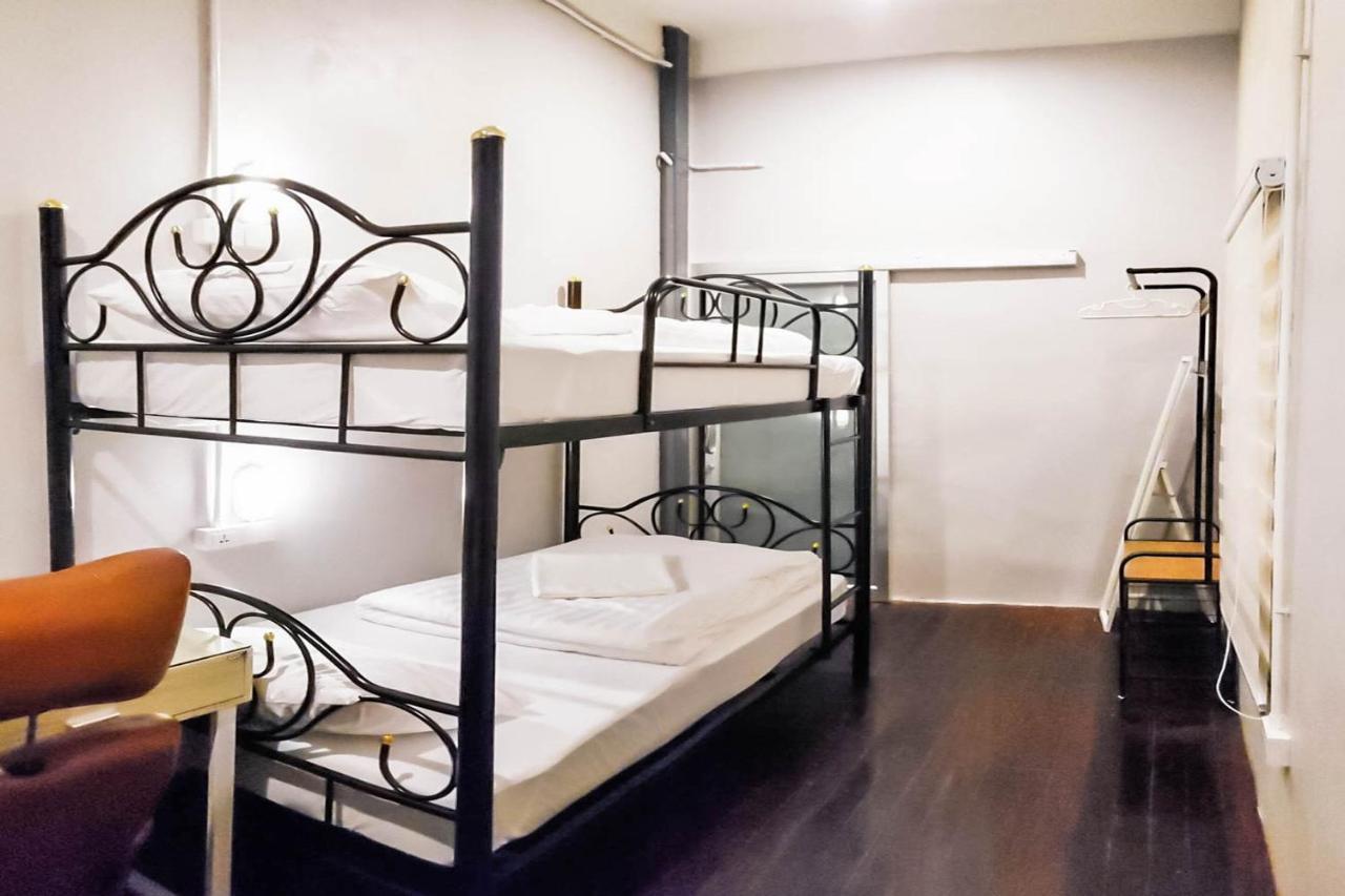 Oyo 480 Lemon Siam Hostel Bangkok Esterno foto