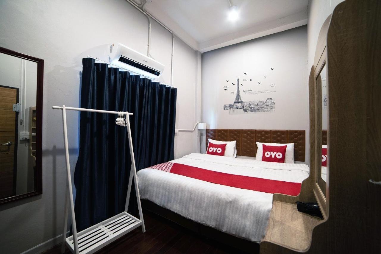 Oyo 480 Lemon Siam Hostel Bangkok Esterno foto