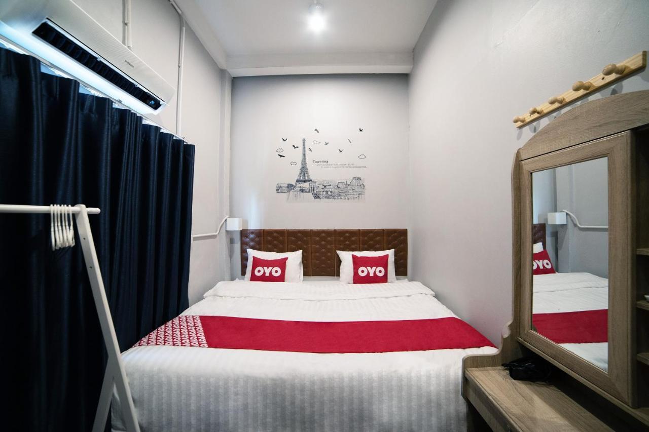 Oyo 480 Lemon Siam Hostel Bangkok Esterno foto