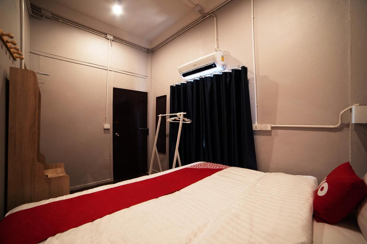 Oyo 480 Lemon Siam Hostel Bangkok Esterno foto